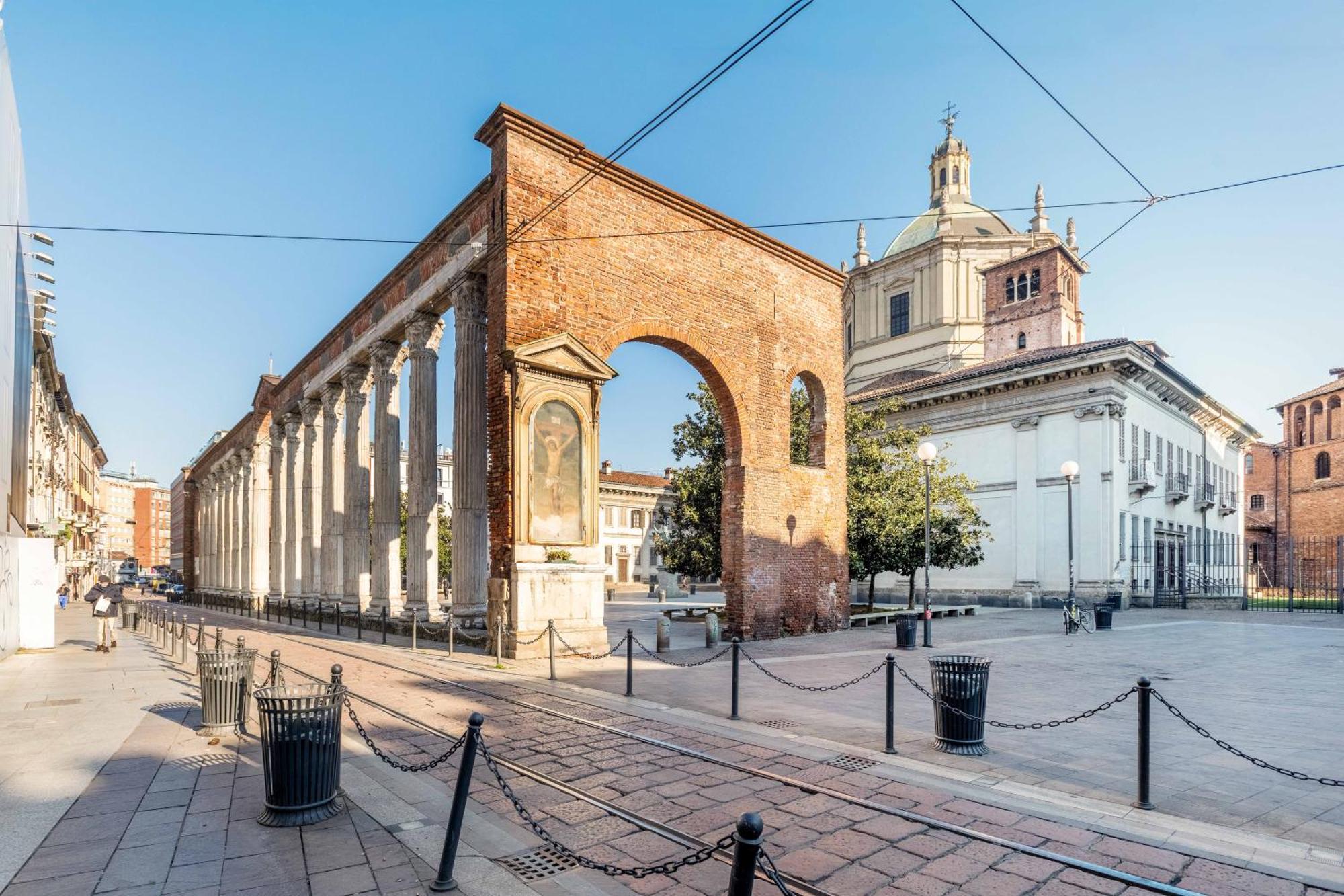One Bedroom Apartment With Terrace Near Duomo Mailand Exterior foto